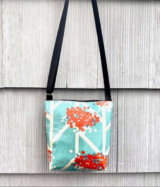 Medium Travel Purse in Trellis aqua and red