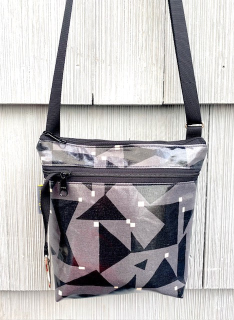Medium Travel Purse in Shapes black and gray