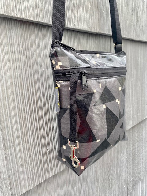 Medium Travel Purse in Shapes black and gray