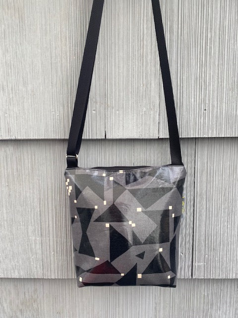 Medium Travel Purse in Shapes black and gray