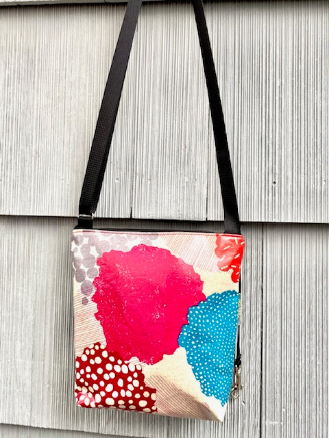 Medium Travel Purse in Blobs blue and red