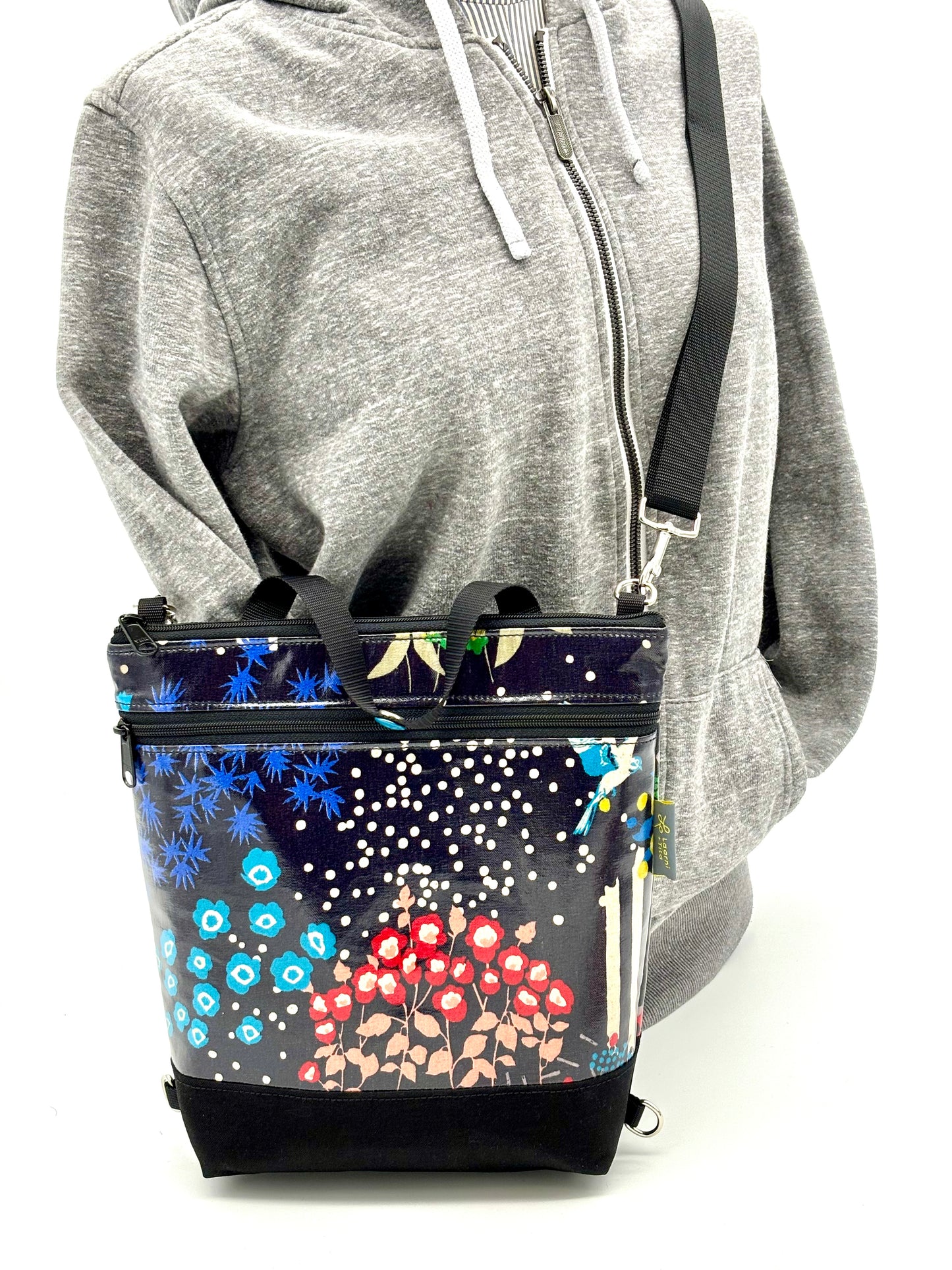 Backpack/Crossbody in Garden Bird black