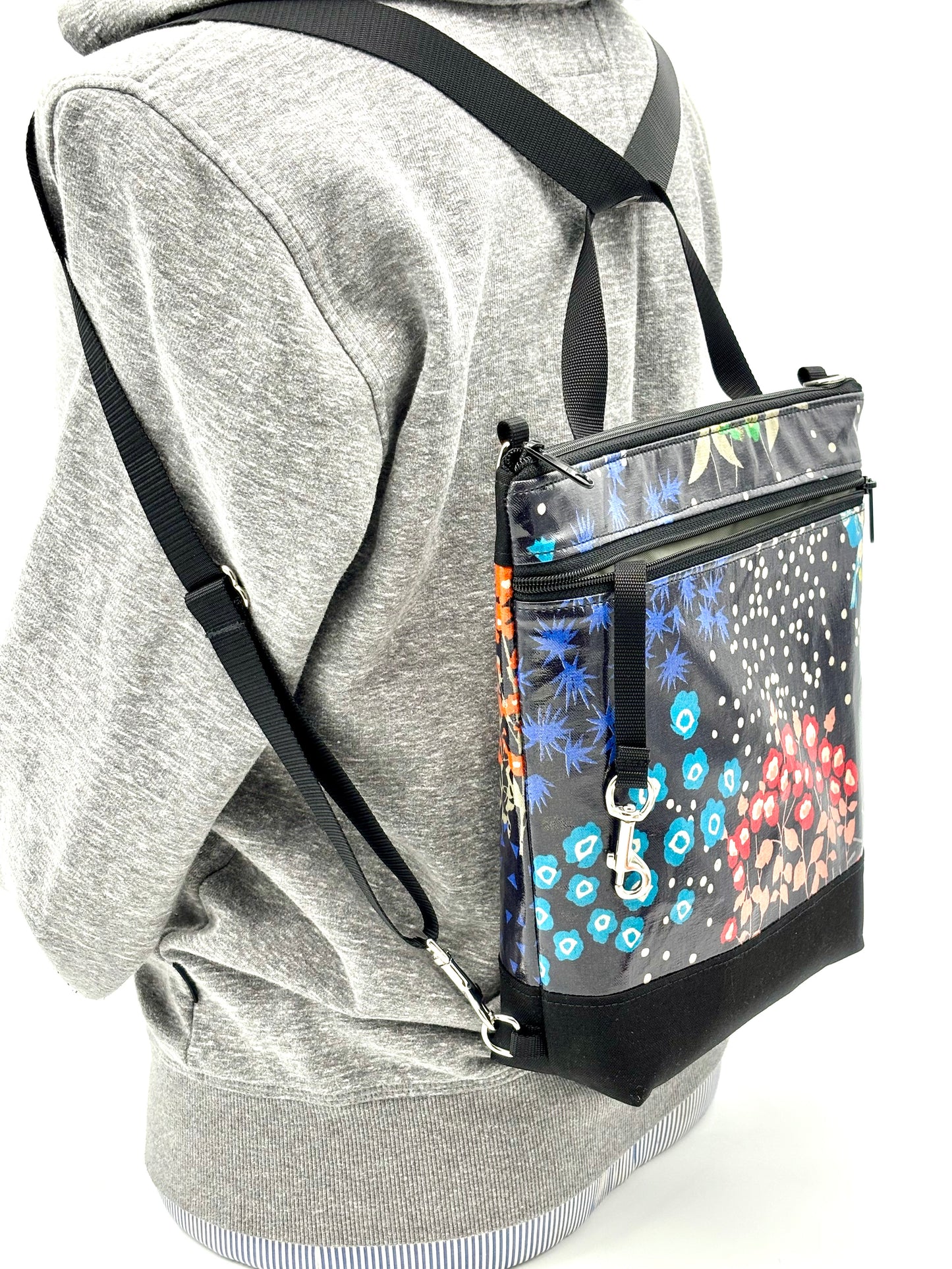 Backpack/Crossbody in Garden Bird black