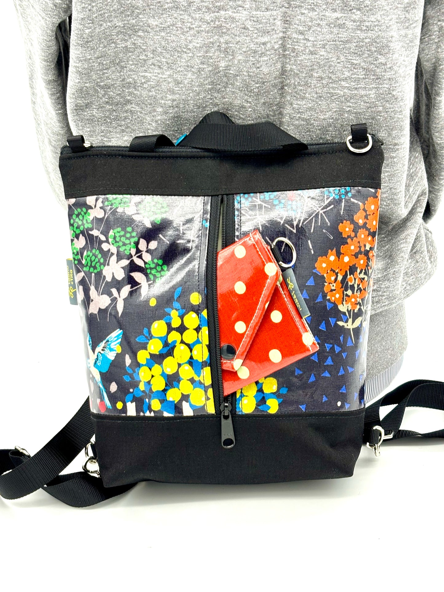 Backpack/Crossbody in Garden Bird black