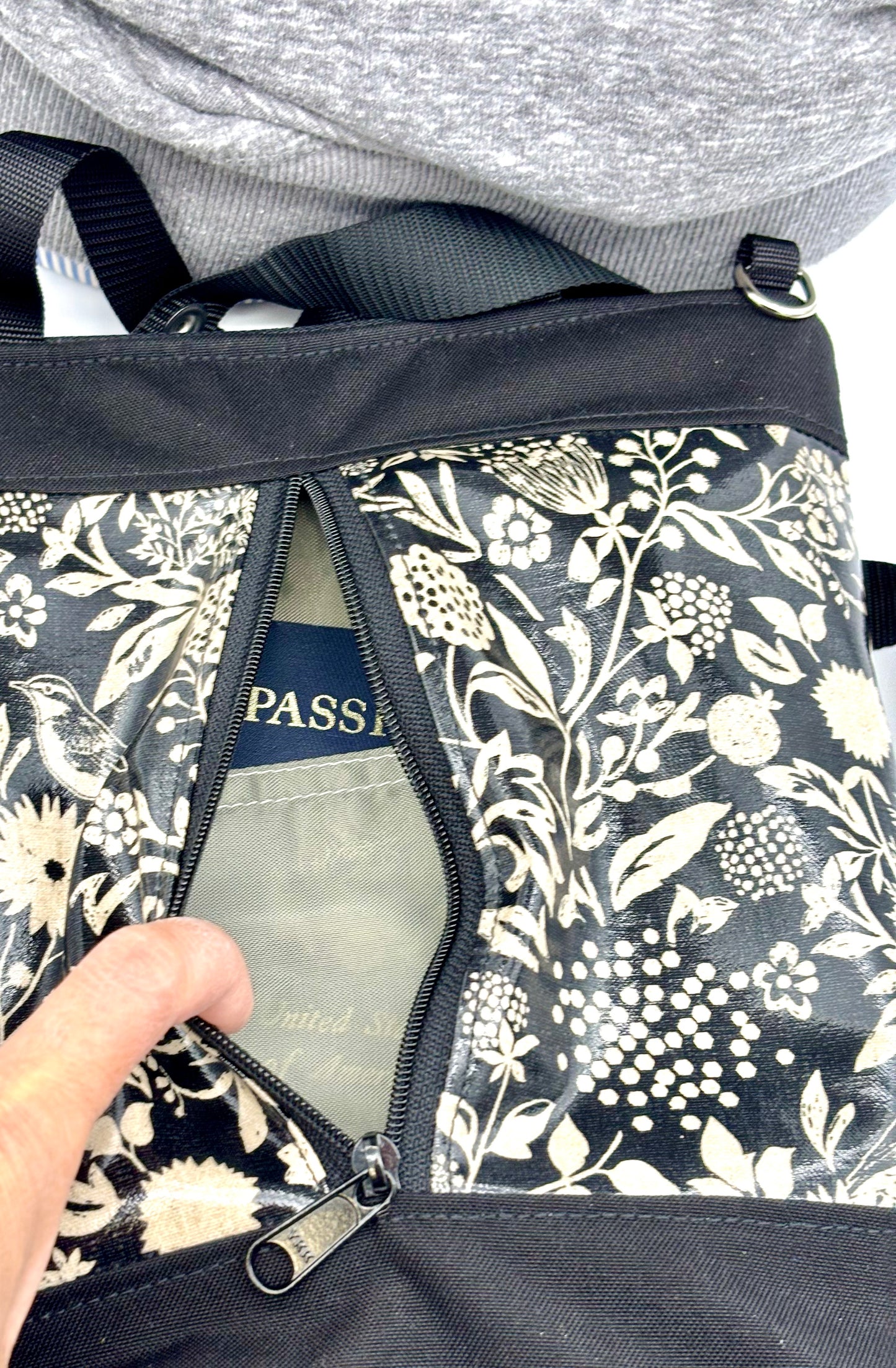 Backpack/Crossbody in Wildflowers black & cream