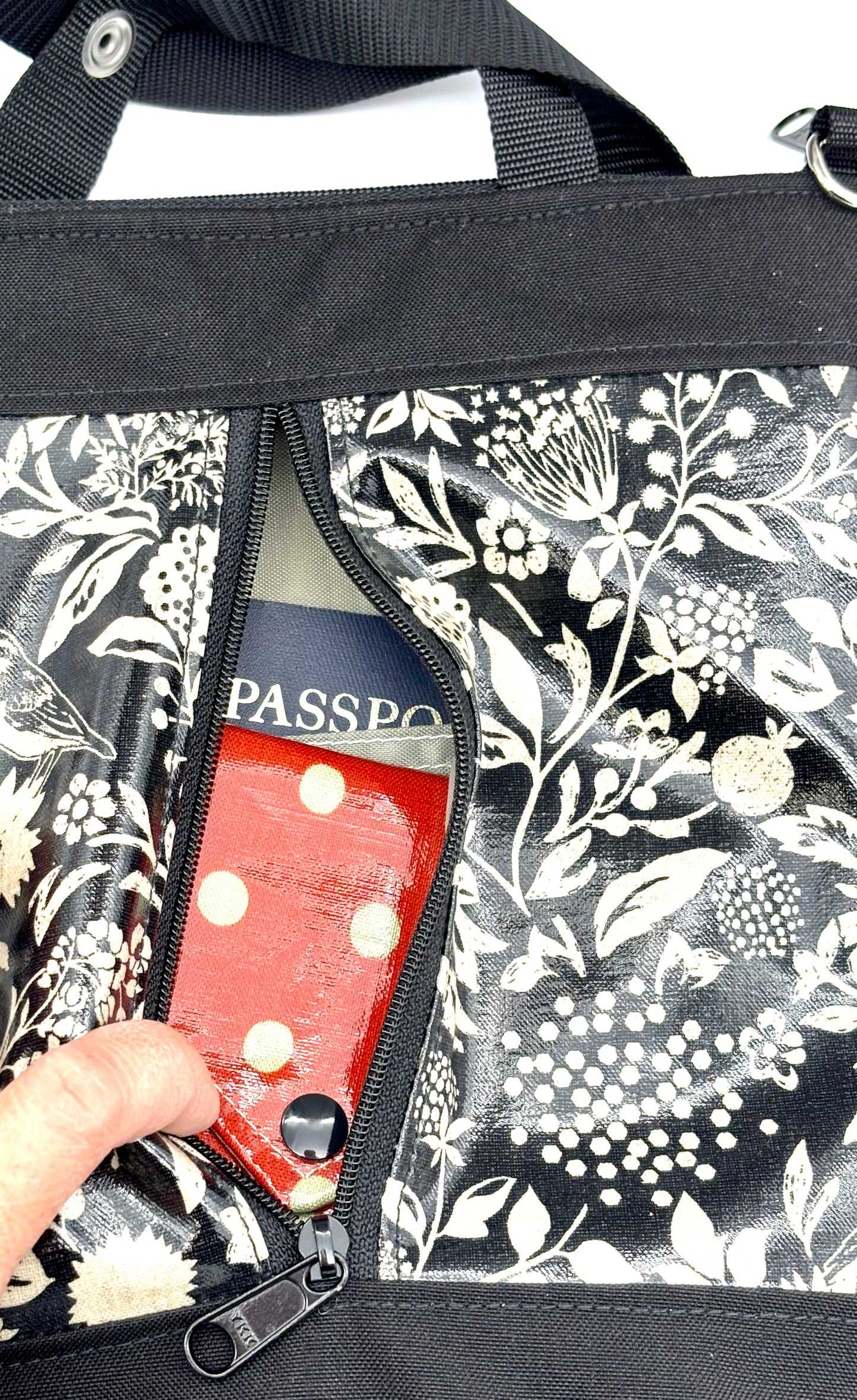 Backpack/Crossbody in Wildflowers black & cream