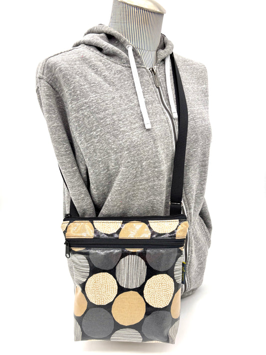 Medium Travel Purse in Rounds Multicolor