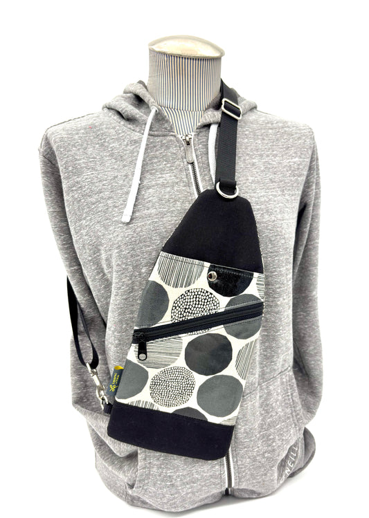 Travel Sling in Rounds Black & White