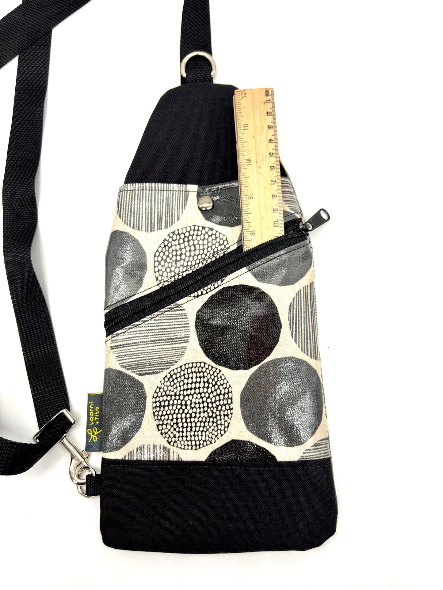 Travel Sling in Rounds Black & White