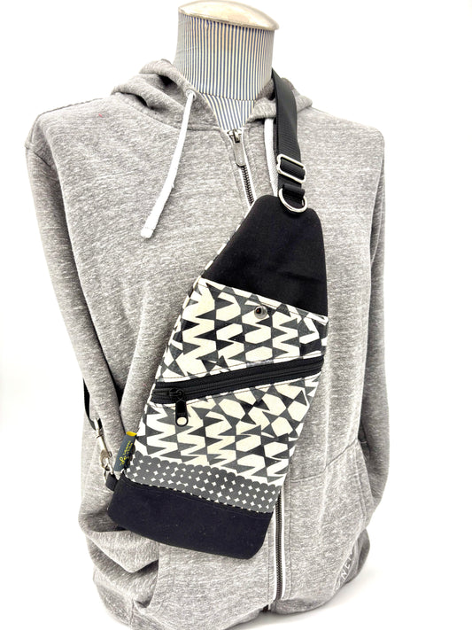 Travel Sling in Streamers Black & White