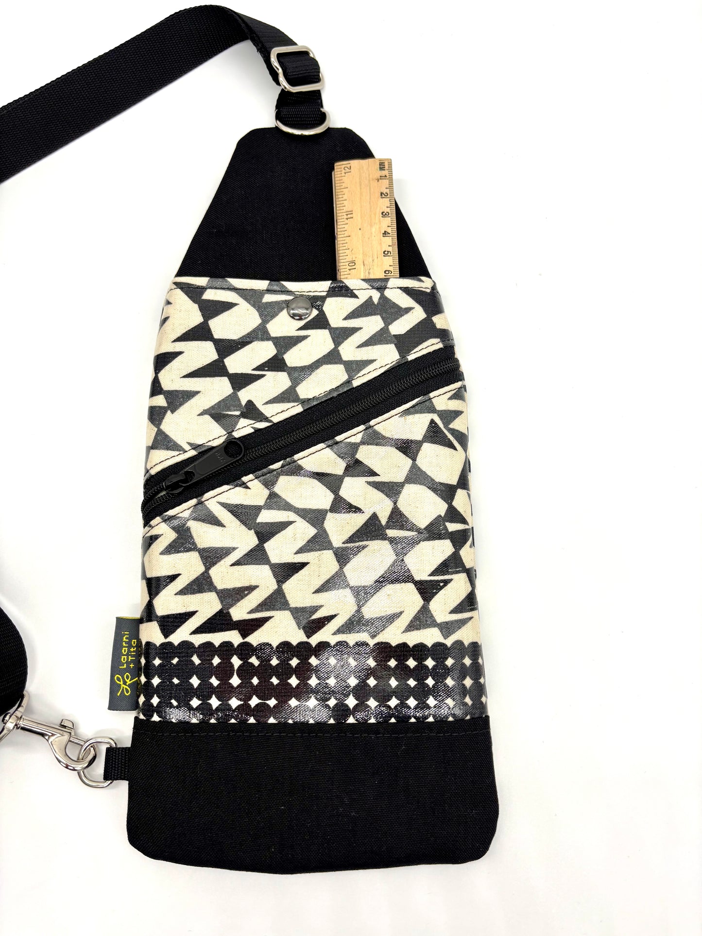 Travel Sling in Streamers Black & White