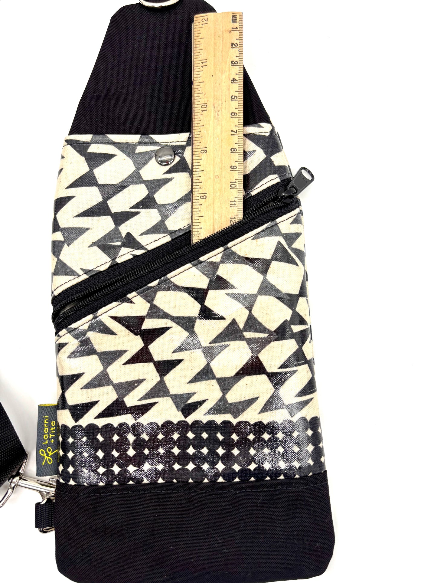 Travel Sling in Streamers Black & White