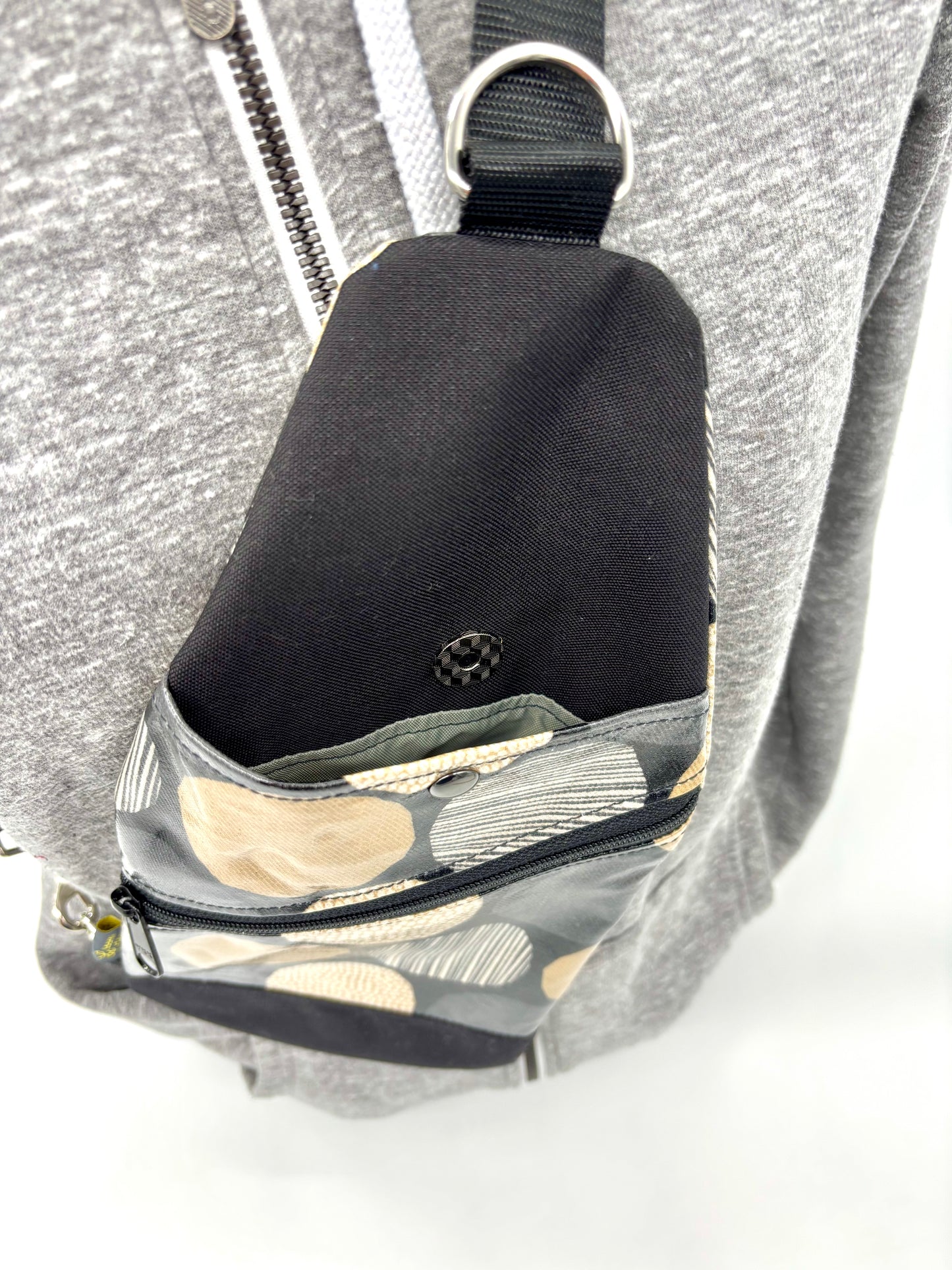 Travel Sling in Rounds Multicolor