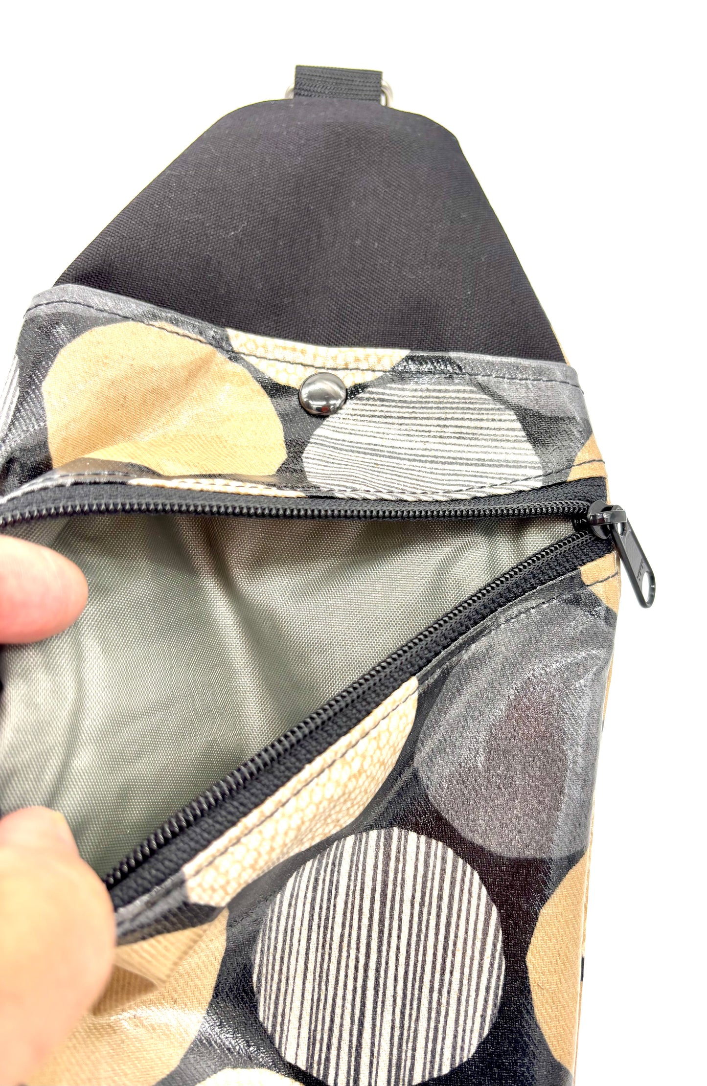 Travel Sling in Rounds Multicolor