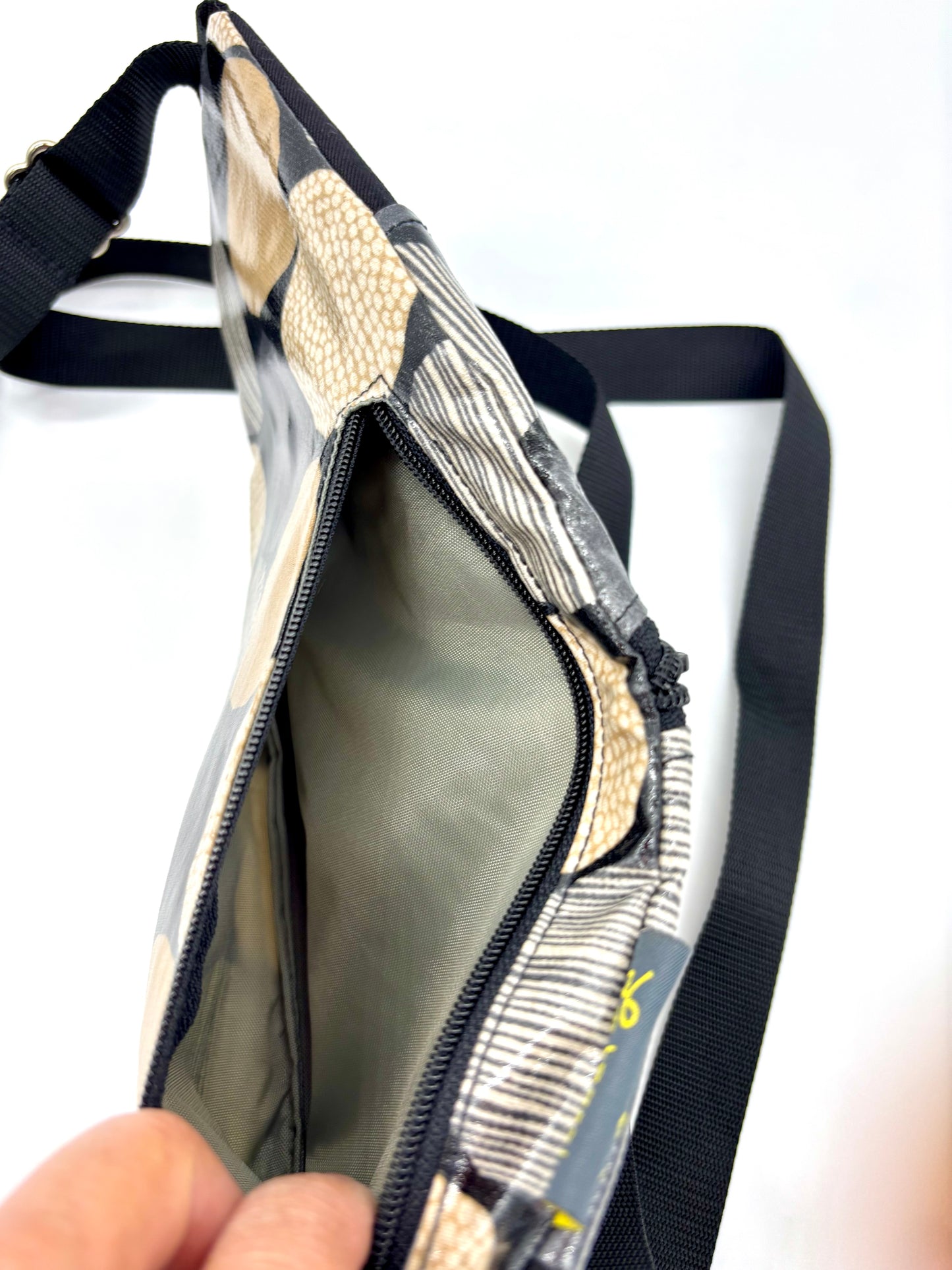 Travel Sling in Rounds Multicolor