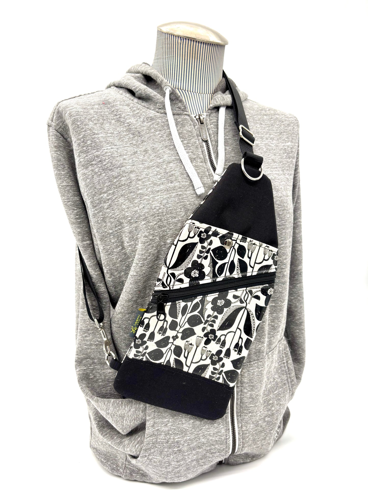 Travel Sling in Botanical Black & White