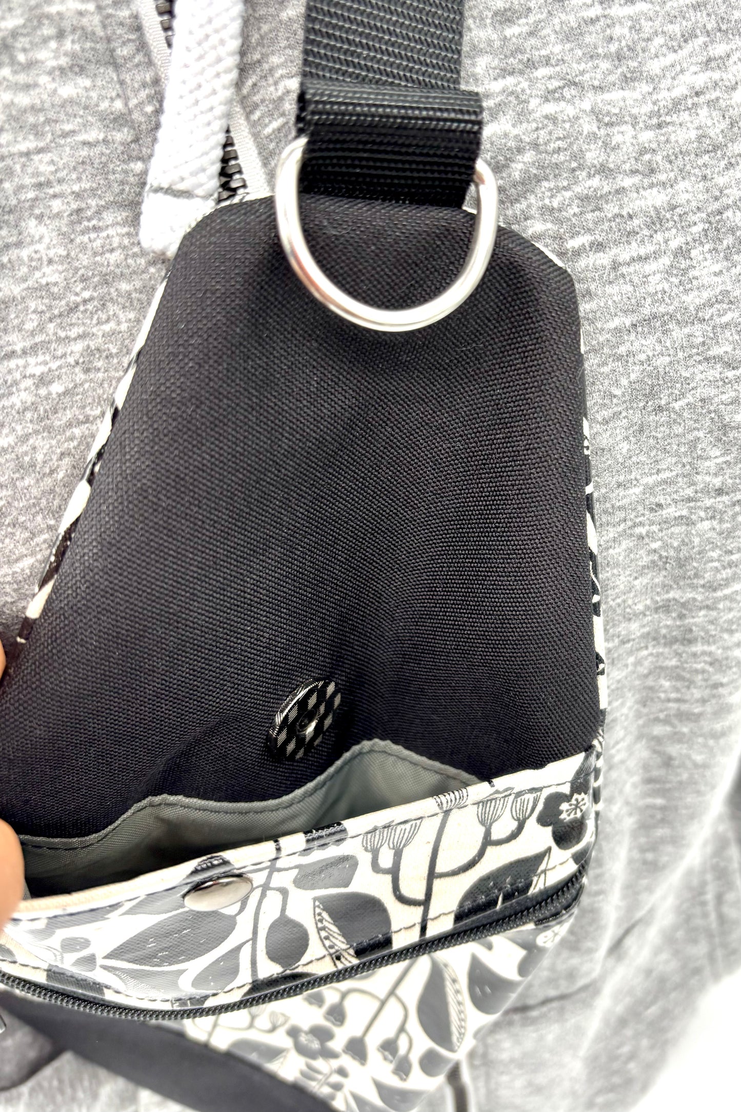 Travel Sling in Botanical Black & White