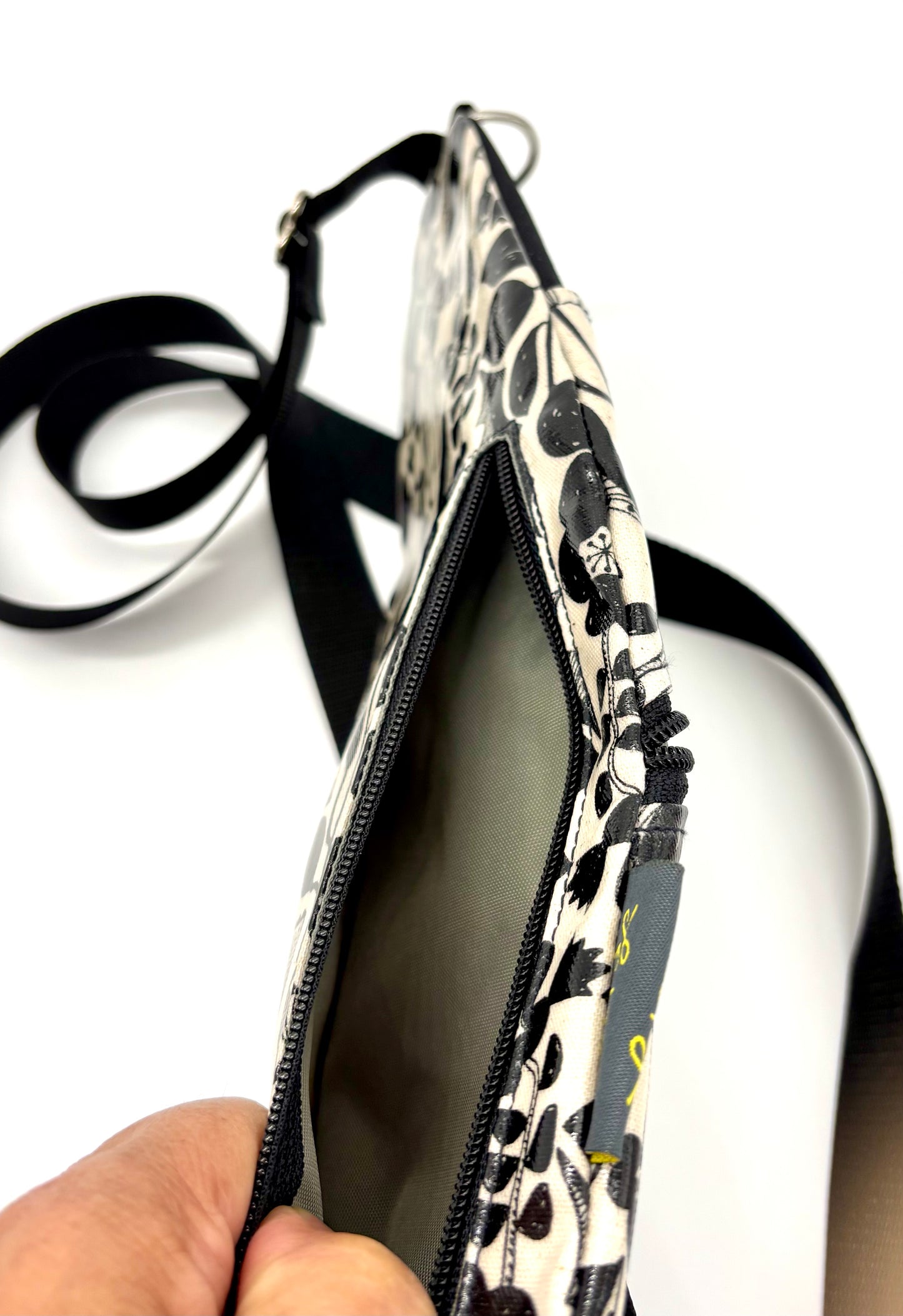 Travel Sling in Botanical Black & White