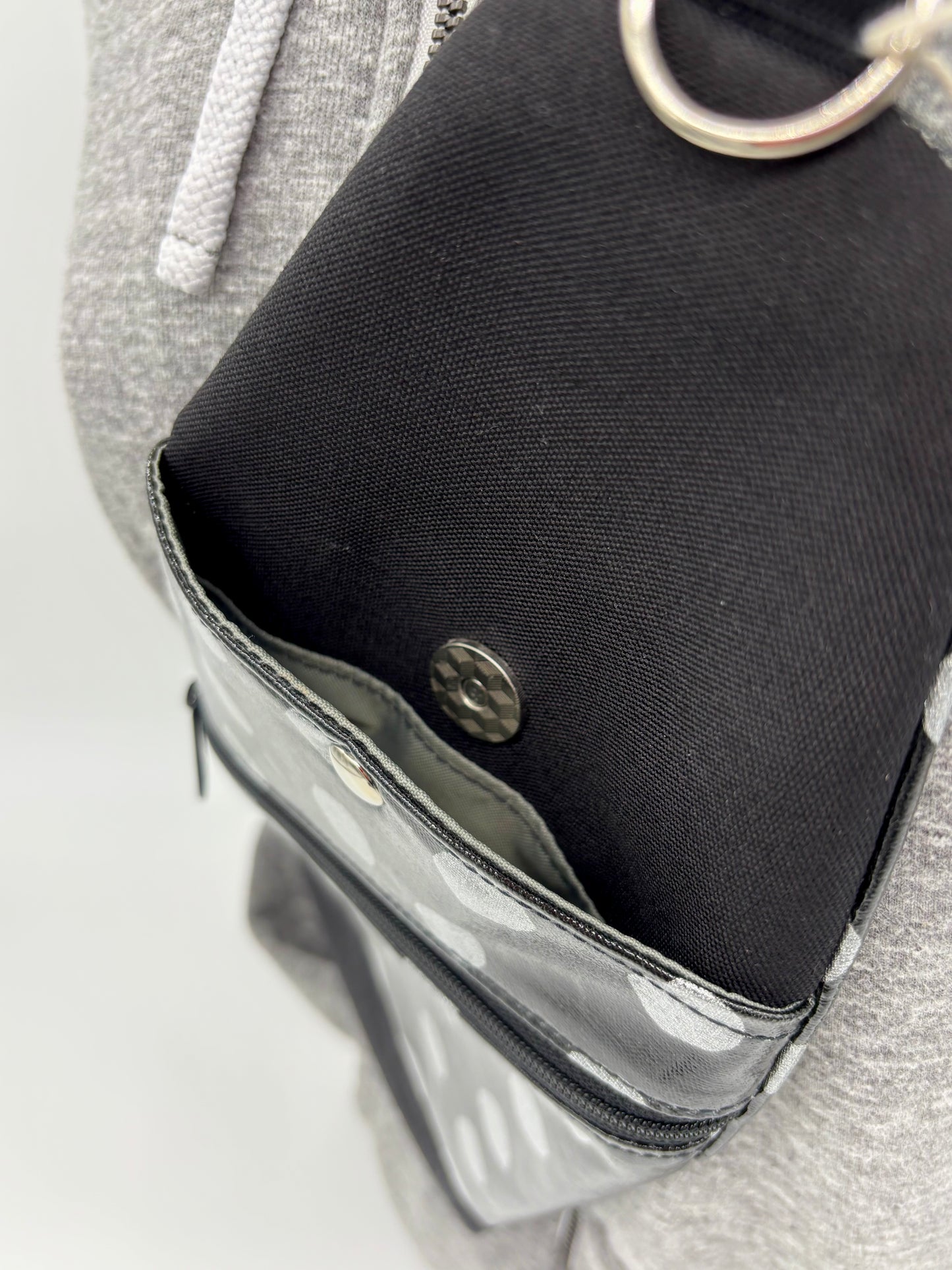 Travel Sling in Silver Spots Leopard