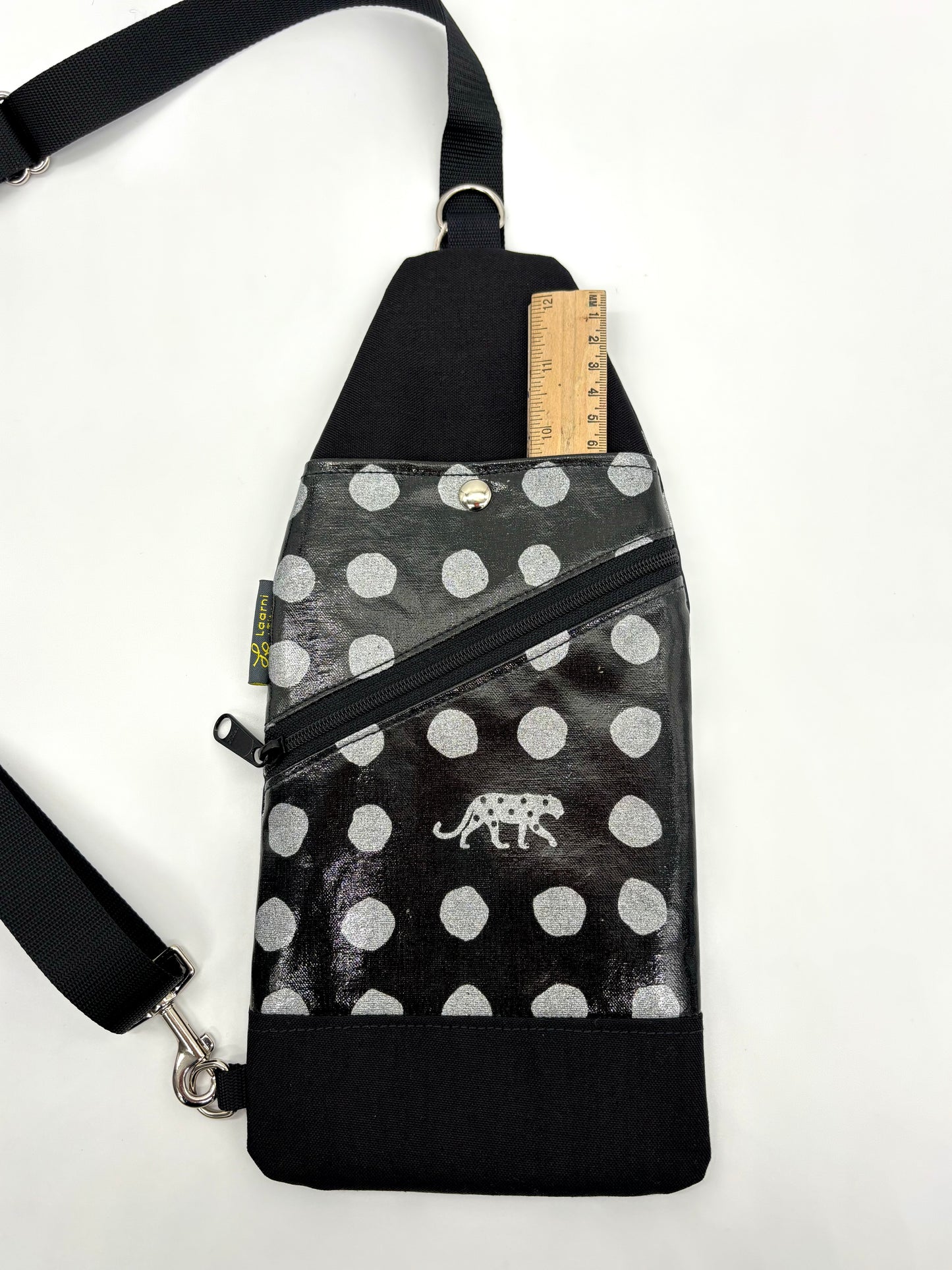 Travel Sling in Silver Spots Leopard