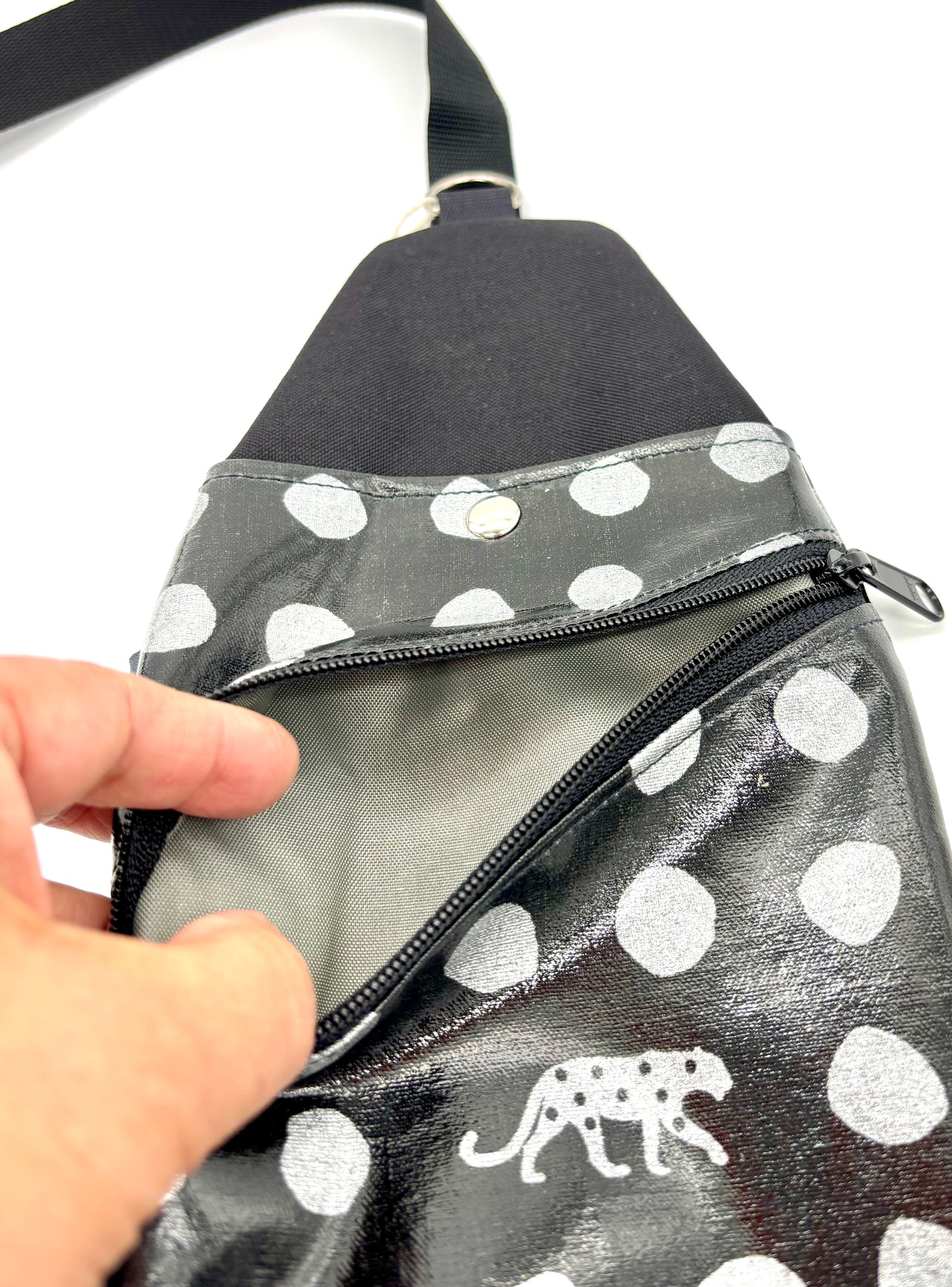 Travel Sling in Silver Spots Leopard