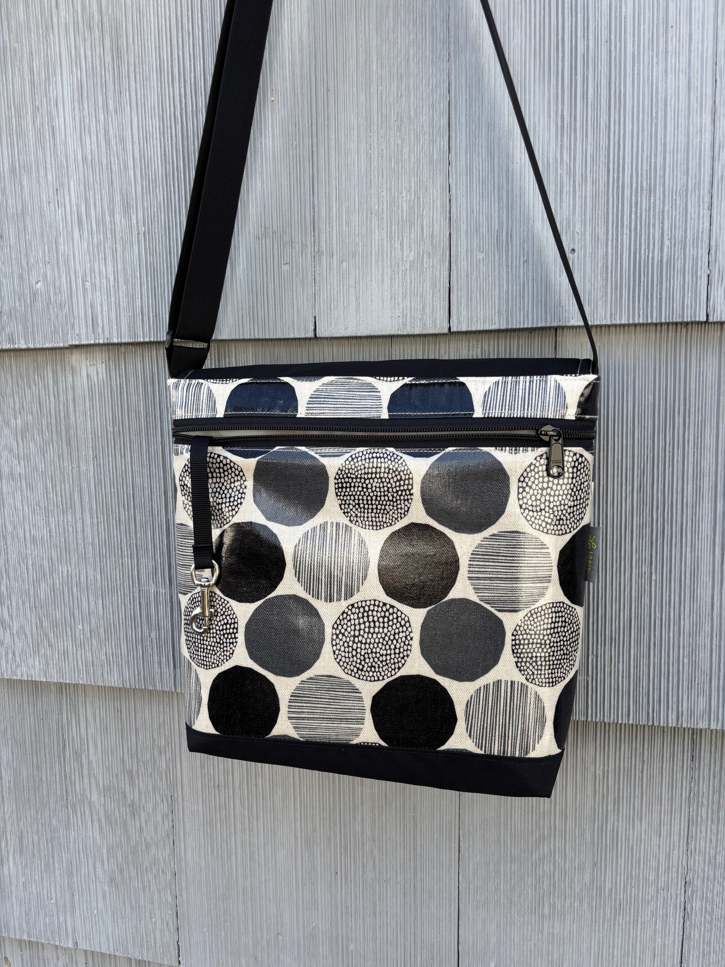 Tall Messenger Bag in Rounds black & white