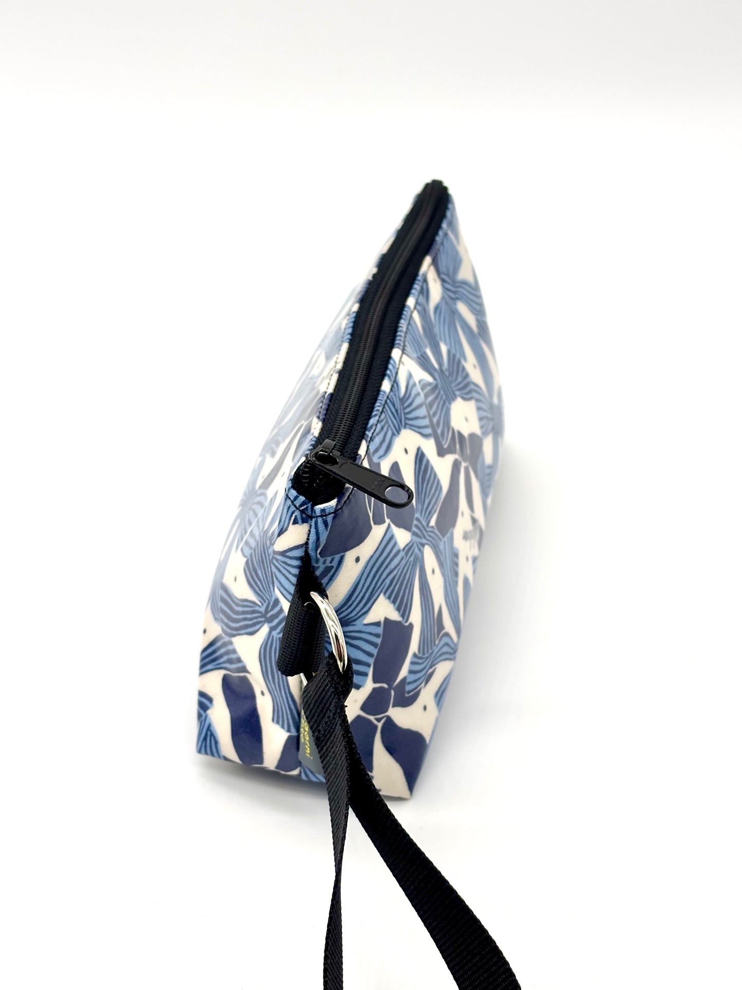 Medium Makeup Bag in Blue Bows