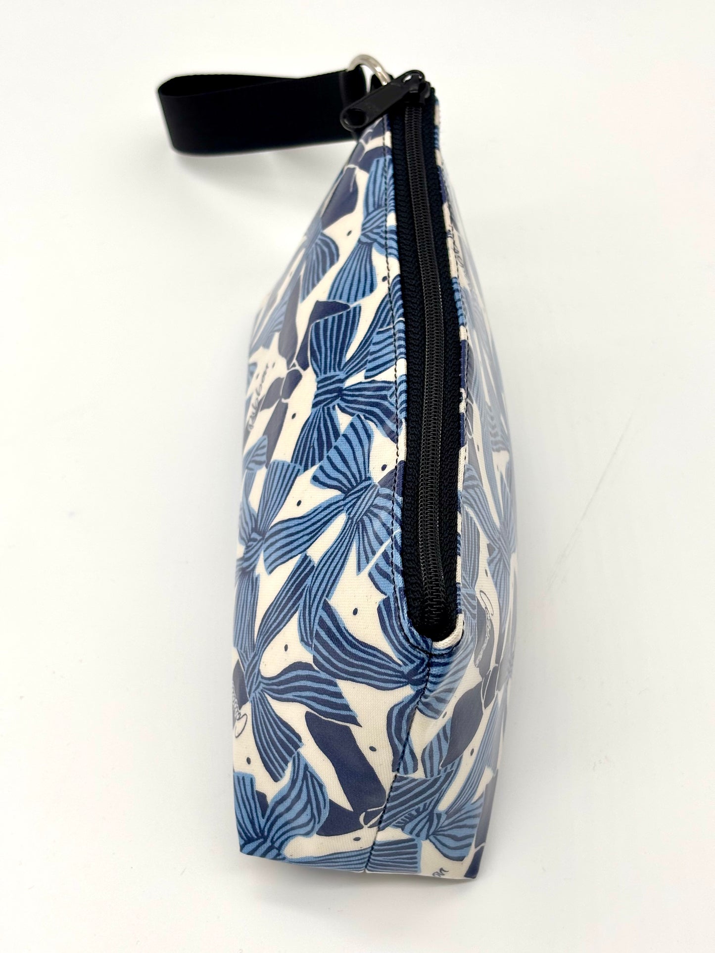 Medium Makeup Bag in Blue Bows