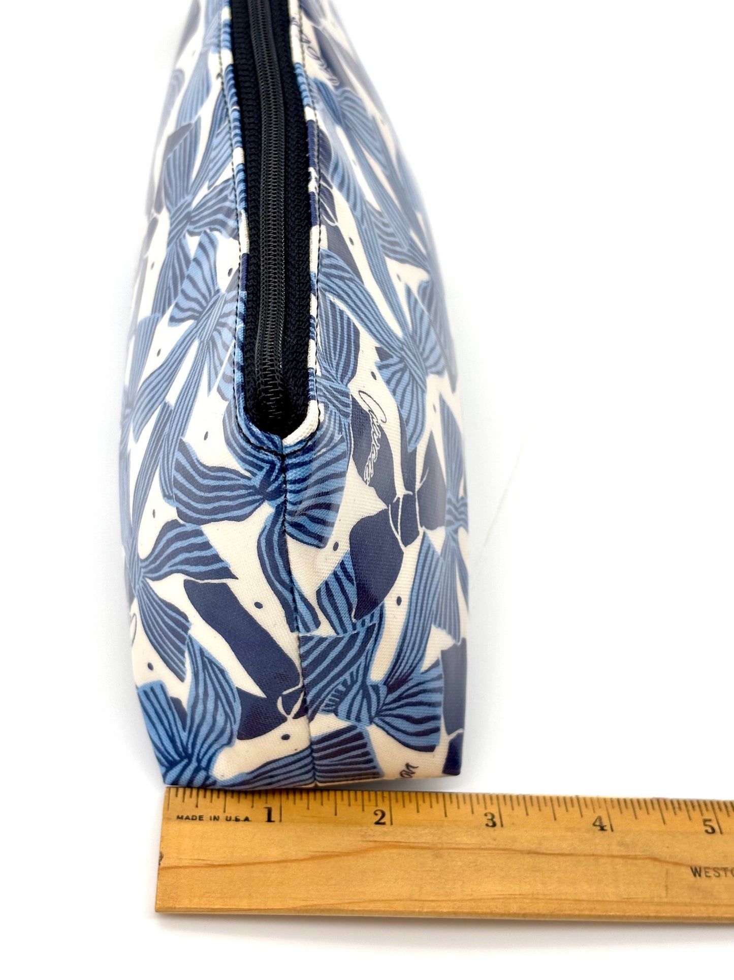 Medium Makeup Bag in Blue Bows