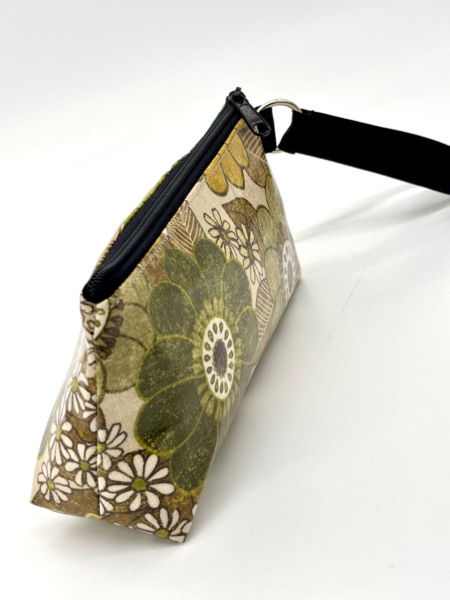 Medium Makeup Bag in Vintage Floral Green