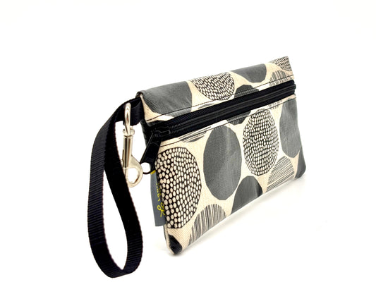 Large Wristlet in Rounds Black and White