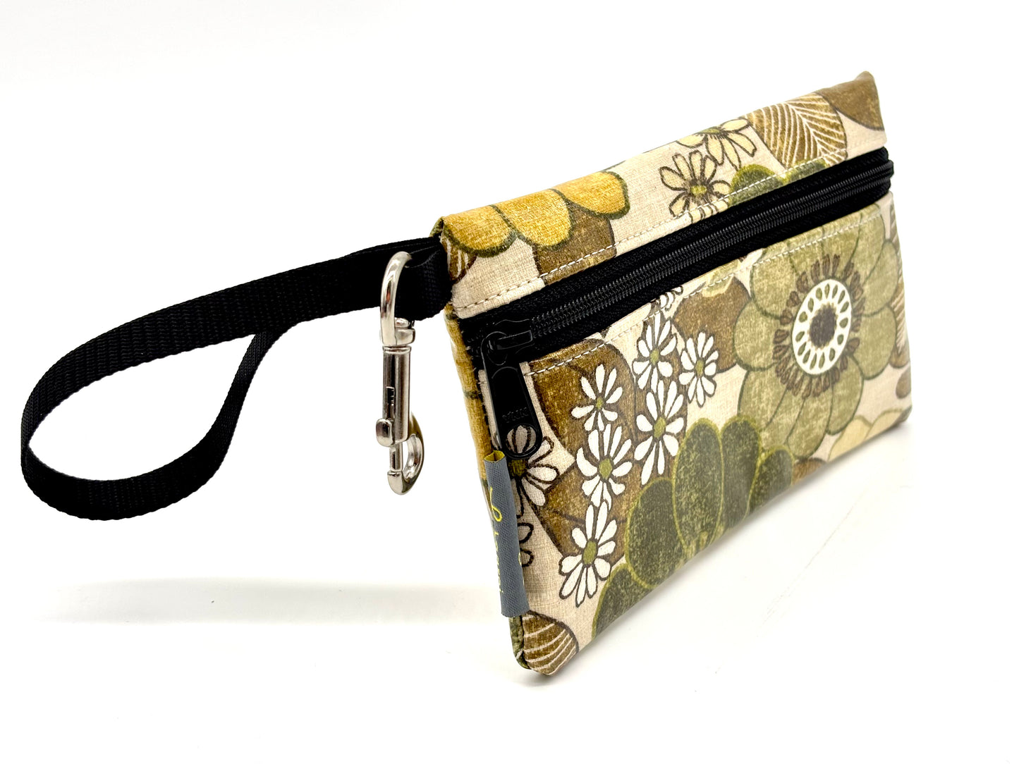Medium Wristlet in Vintage Floral Green