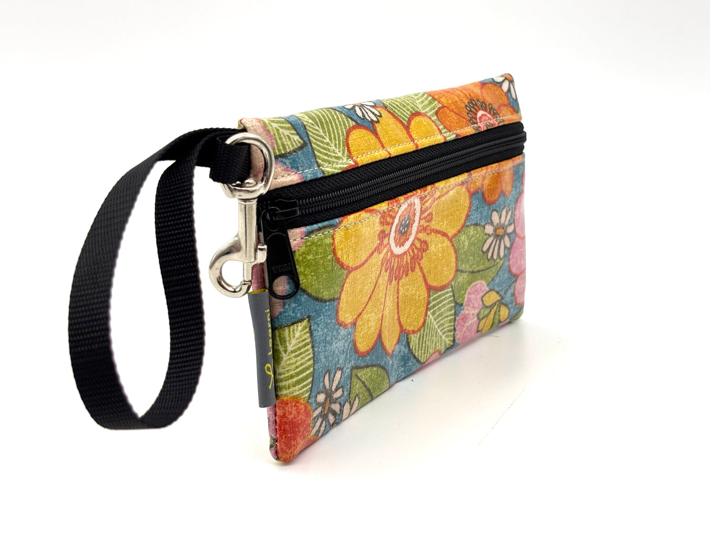 Medium Wristlet in Vintage Floral Pink