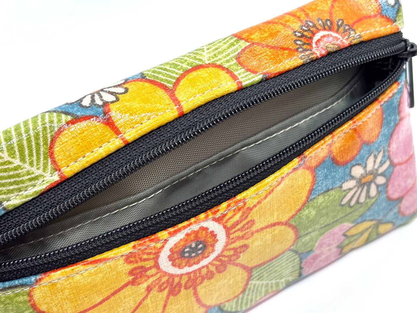 Medium Wristlet in Vintage Floral Pink