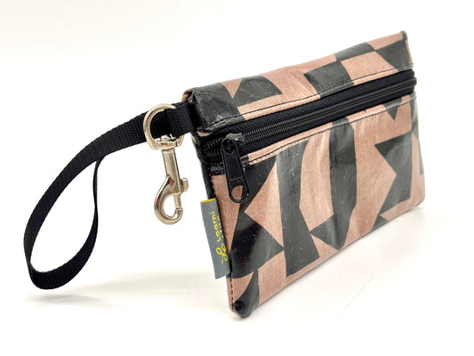 Medium Wristlet in Graphics Black & Mocha