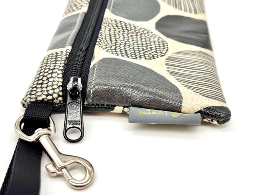 Medium Wristlet in Rounds Black & White