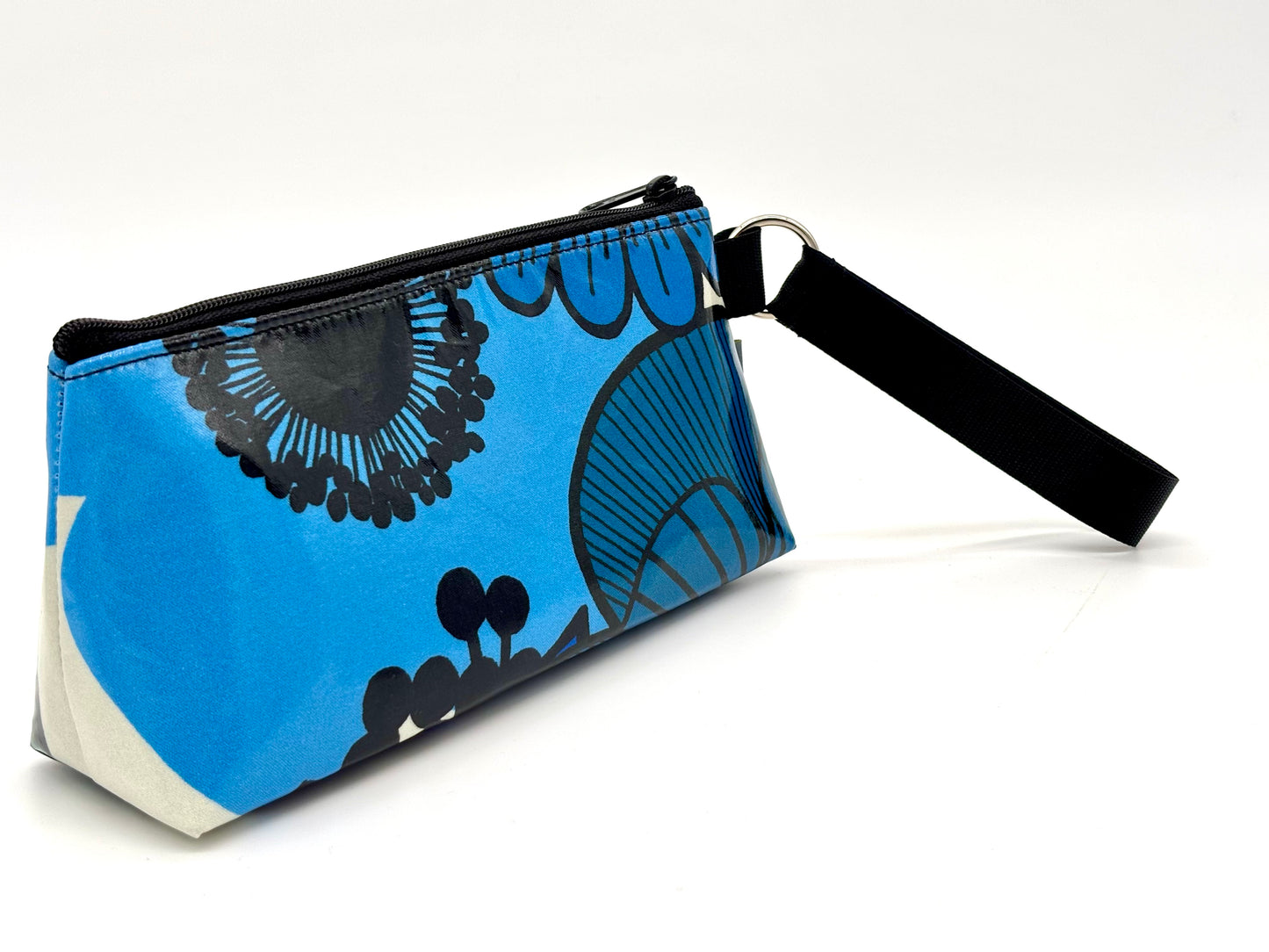 Medium Makeup in Big Blue Flowers