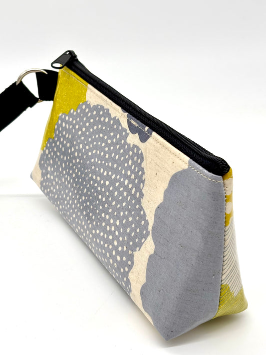 Medium Makeup in Gray & Yellow