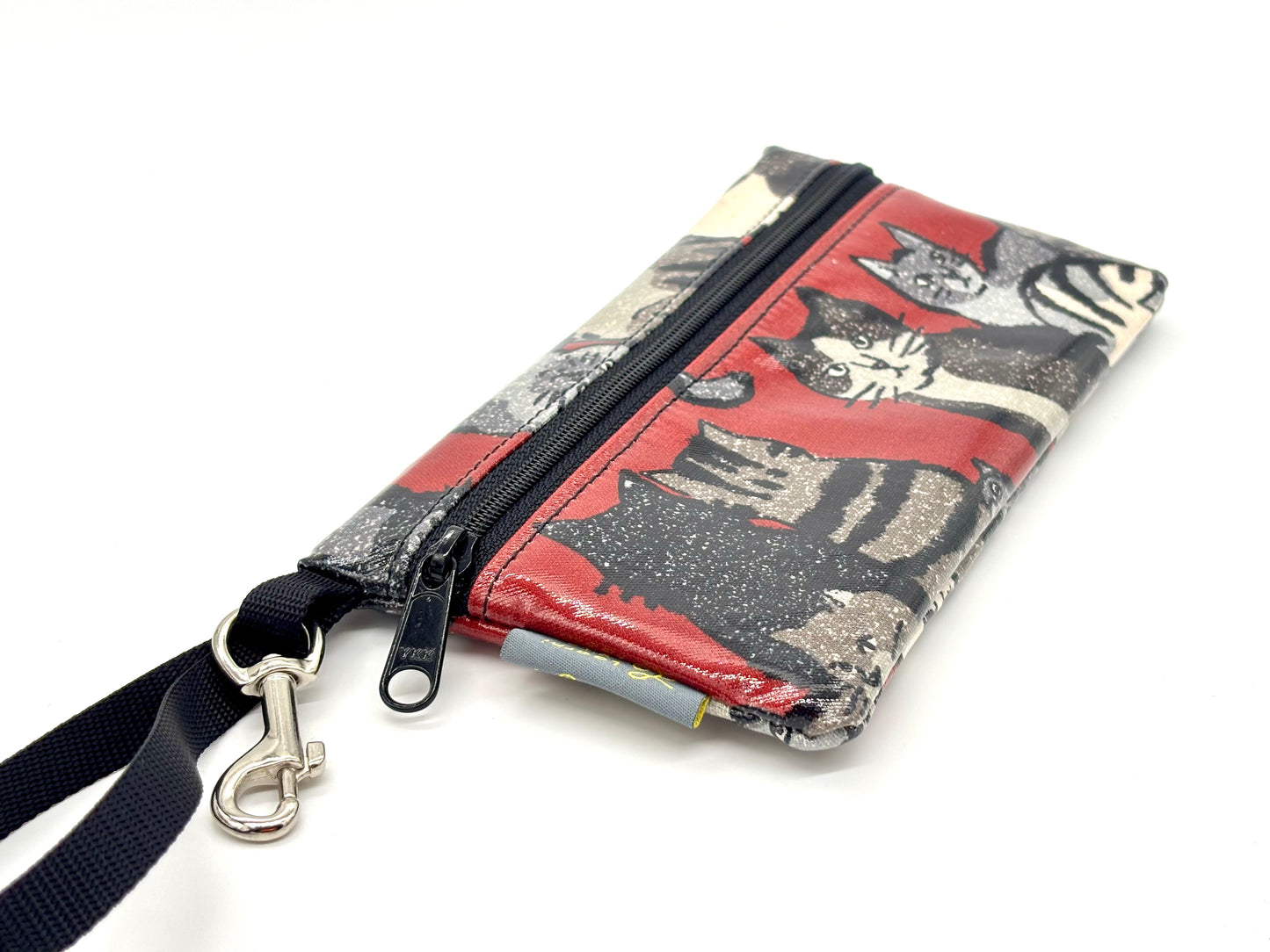 Large Wristlet in Smart Cats in Red