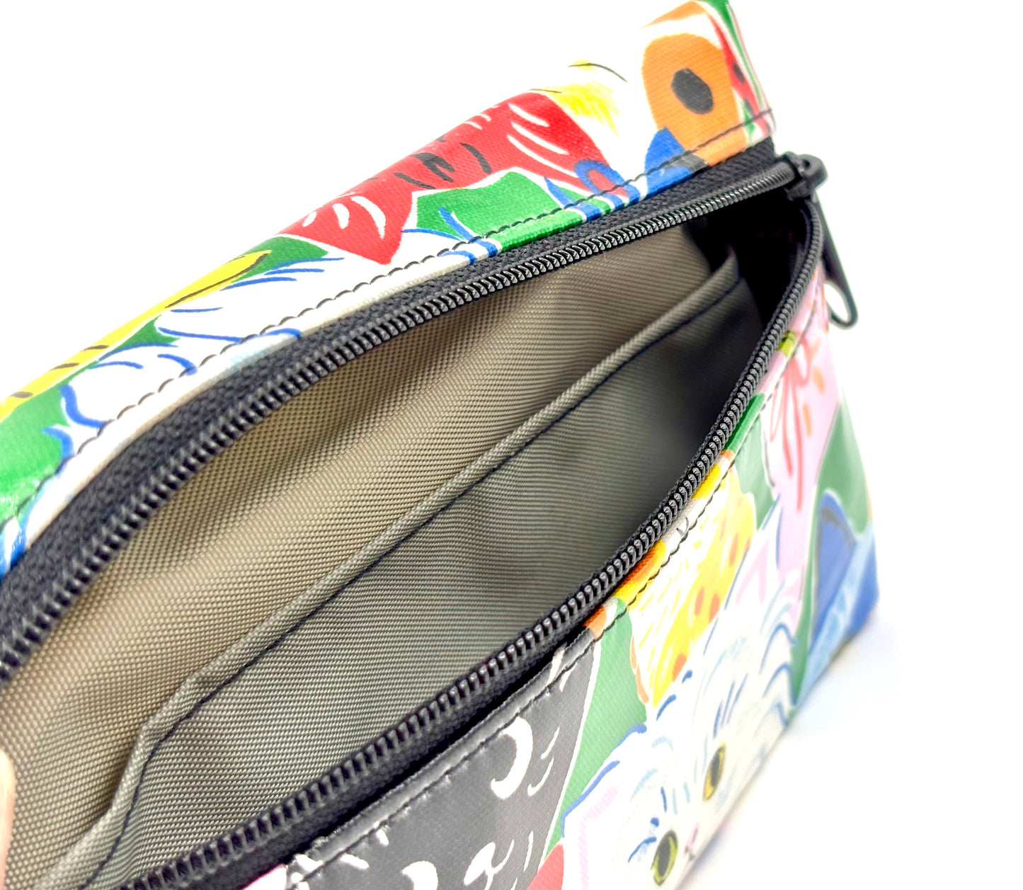 Medium Wristlet in Multi Cats Green