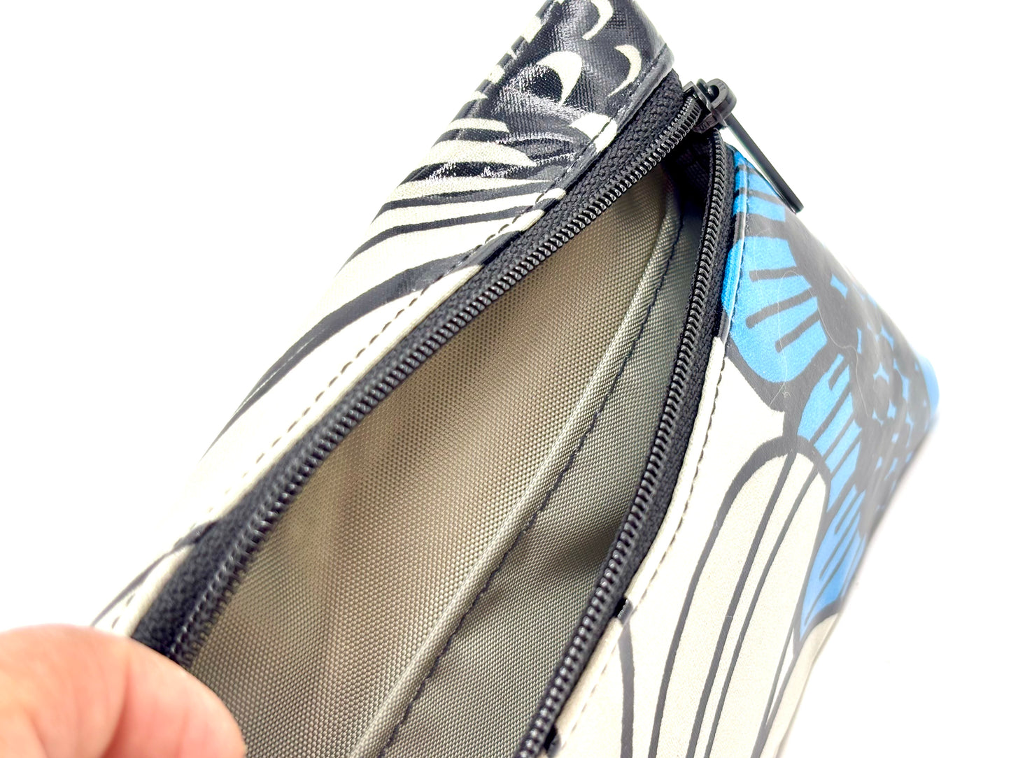 Medium Wristlet in Big Blue Flowers