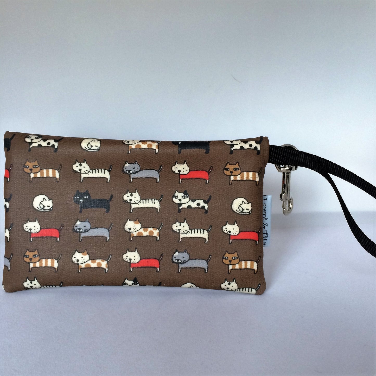 Medium Wristlet in Brown Cat