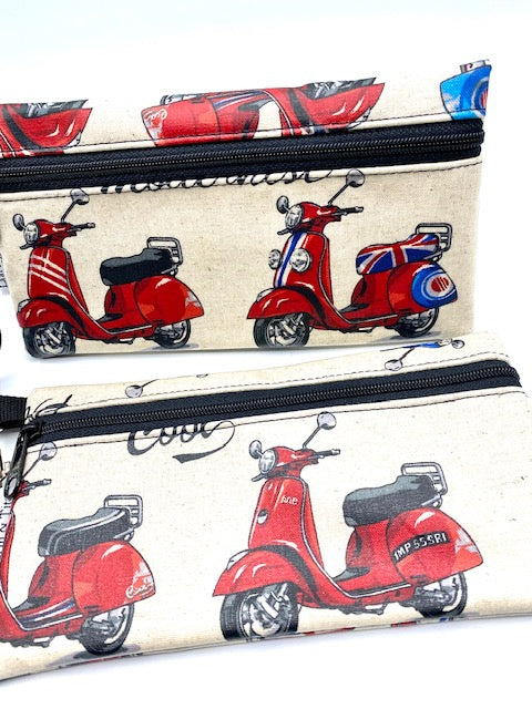 Large Wristlet in Scooter print