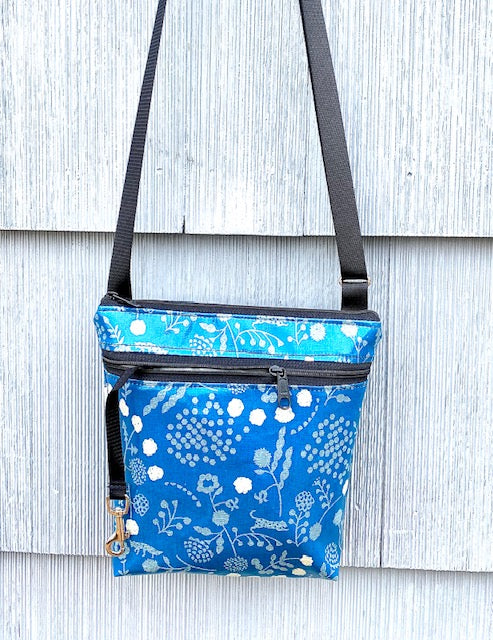 Medium Travel Purse in Blue Silver Fox