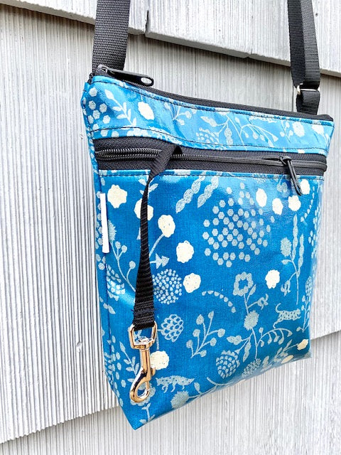 Medium Travel Purse in Blue Silver Fox