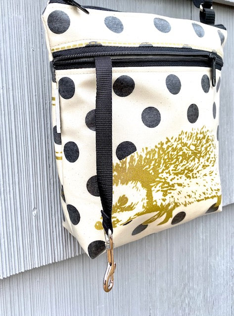 Medium Travel Purse in Gold Hedgehog