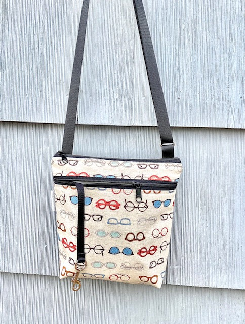 Medium Travel Purse in Eye Wear-Cream
