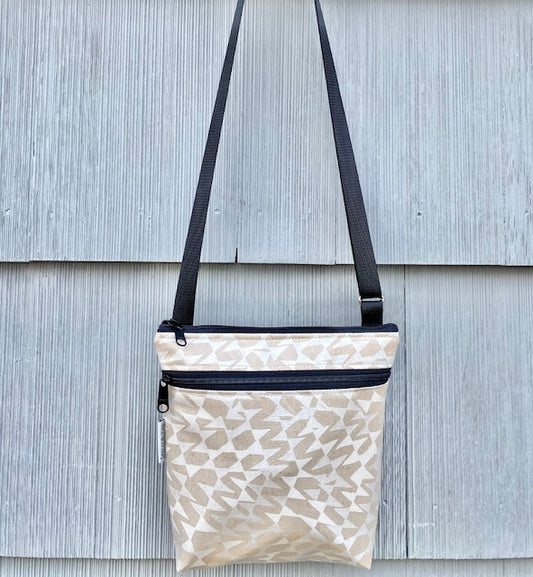 Medium Travel Purse in Silver Cream Streamers
