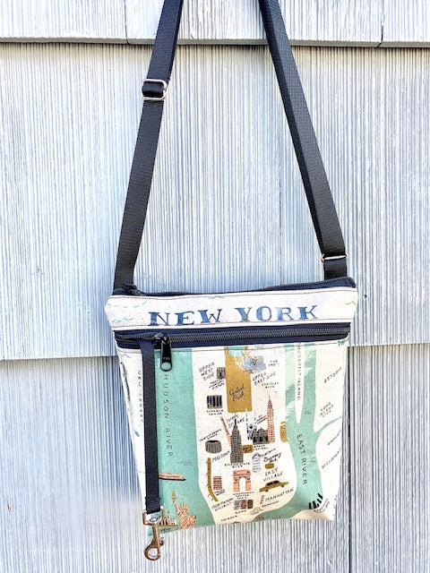 Medium Travel Purse in New York print