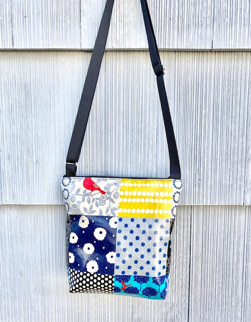 Medium Travel Purse in Red Bird Patchwork